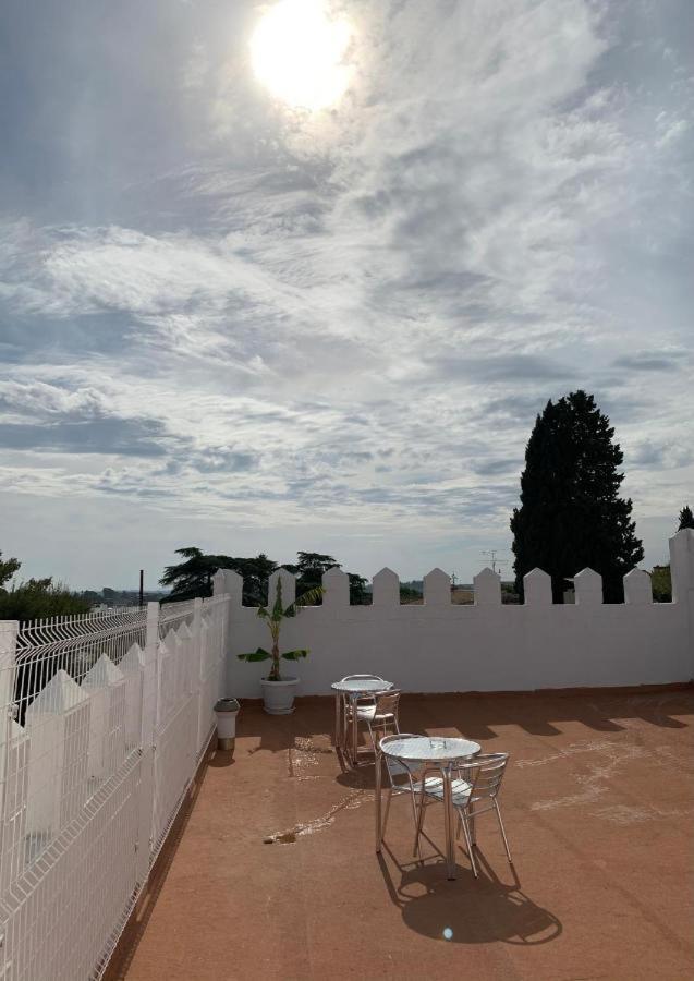 Hostal El Castillo Alcala De Guadaira Exterior photo