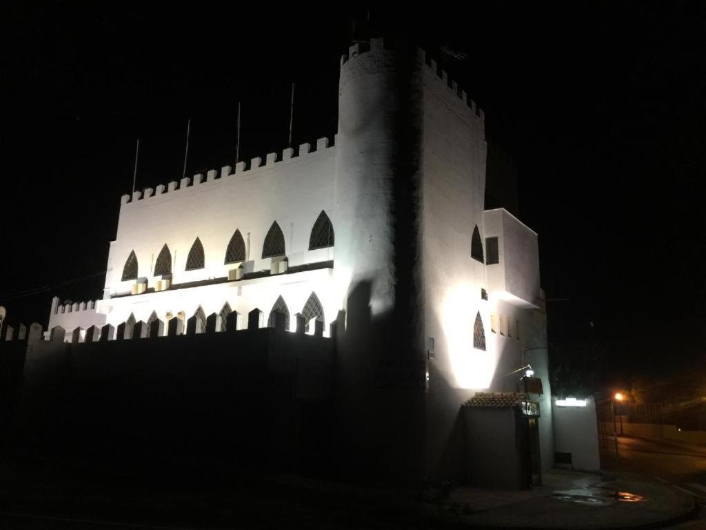 Hostal El Castillo Alcala De Guadaira Exterior photo